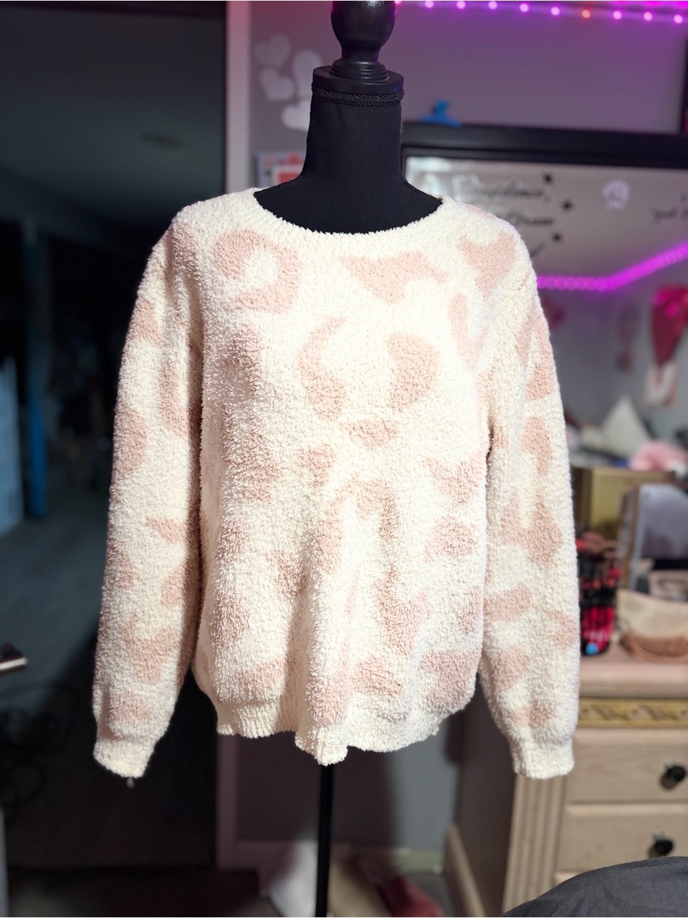 NWOT Ekouaer Leopard Print Fuzzy Popcorn Knit Sweater-M
